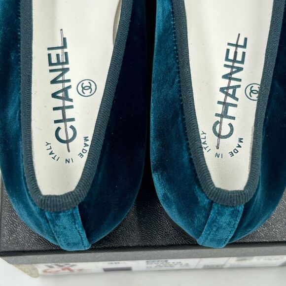 Women’s Chanel velvet ballet flats size 36.5 made in Italy - Picture 6 of 11